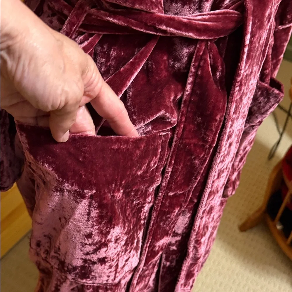 Pottery Barn Teen Harry Potter Gryffindor Plush Velvet Burgundy Robe, Size XXL.